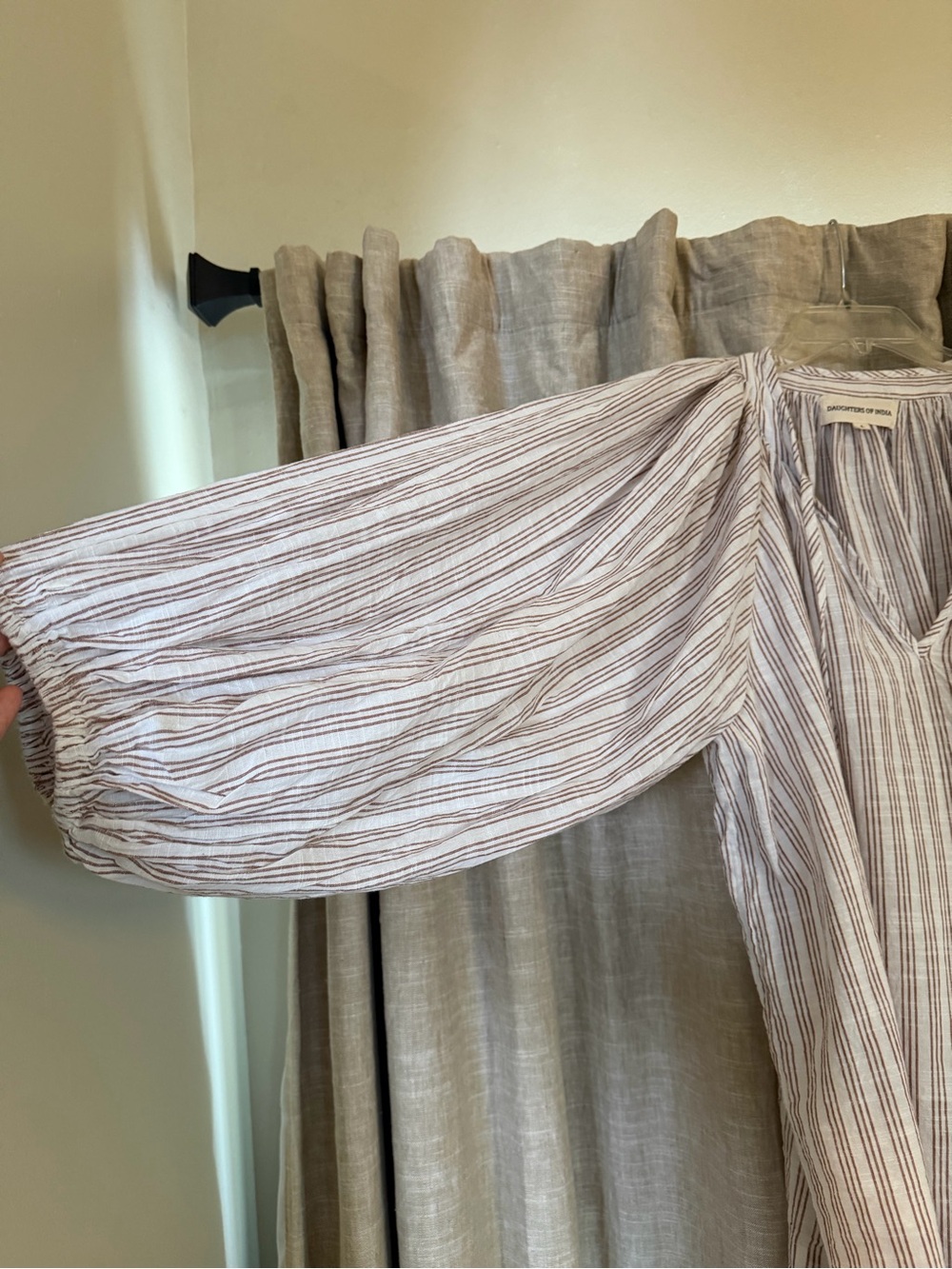 Daughters of India Poet Blouse in Vanilla - Picture 11 of 12